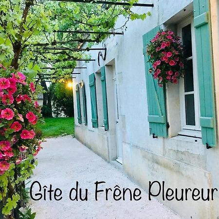 Gite Du Frene Pleureur Corrombles Екстериор снимка